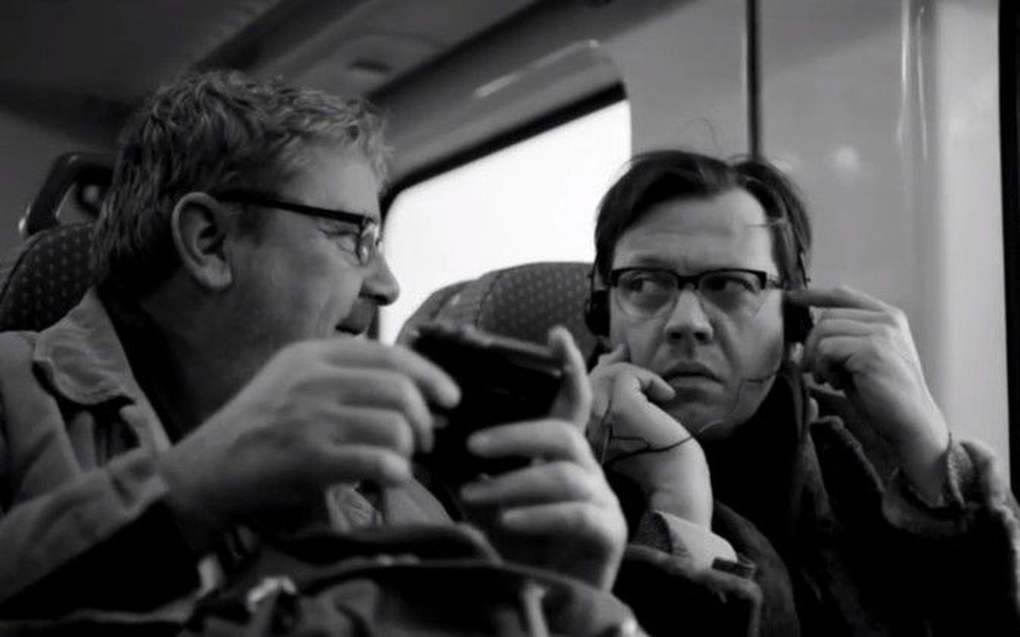 Встреча в финском поезде: старик переслушивает собственные радиозаписи.