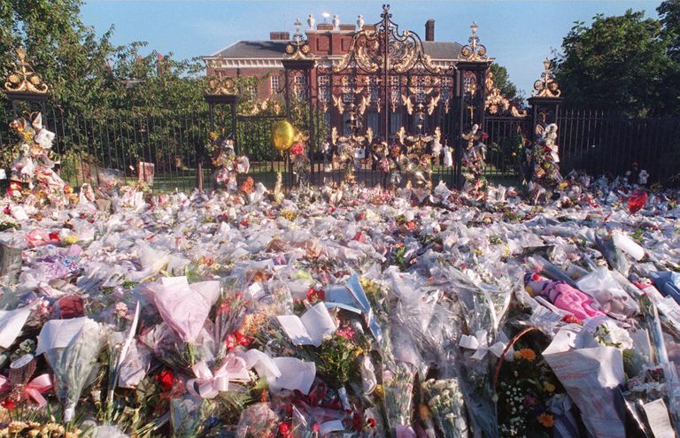 Printsess Diana mälestamine ta kodu, Kensingtoni palee juures 1997. aasta septembris