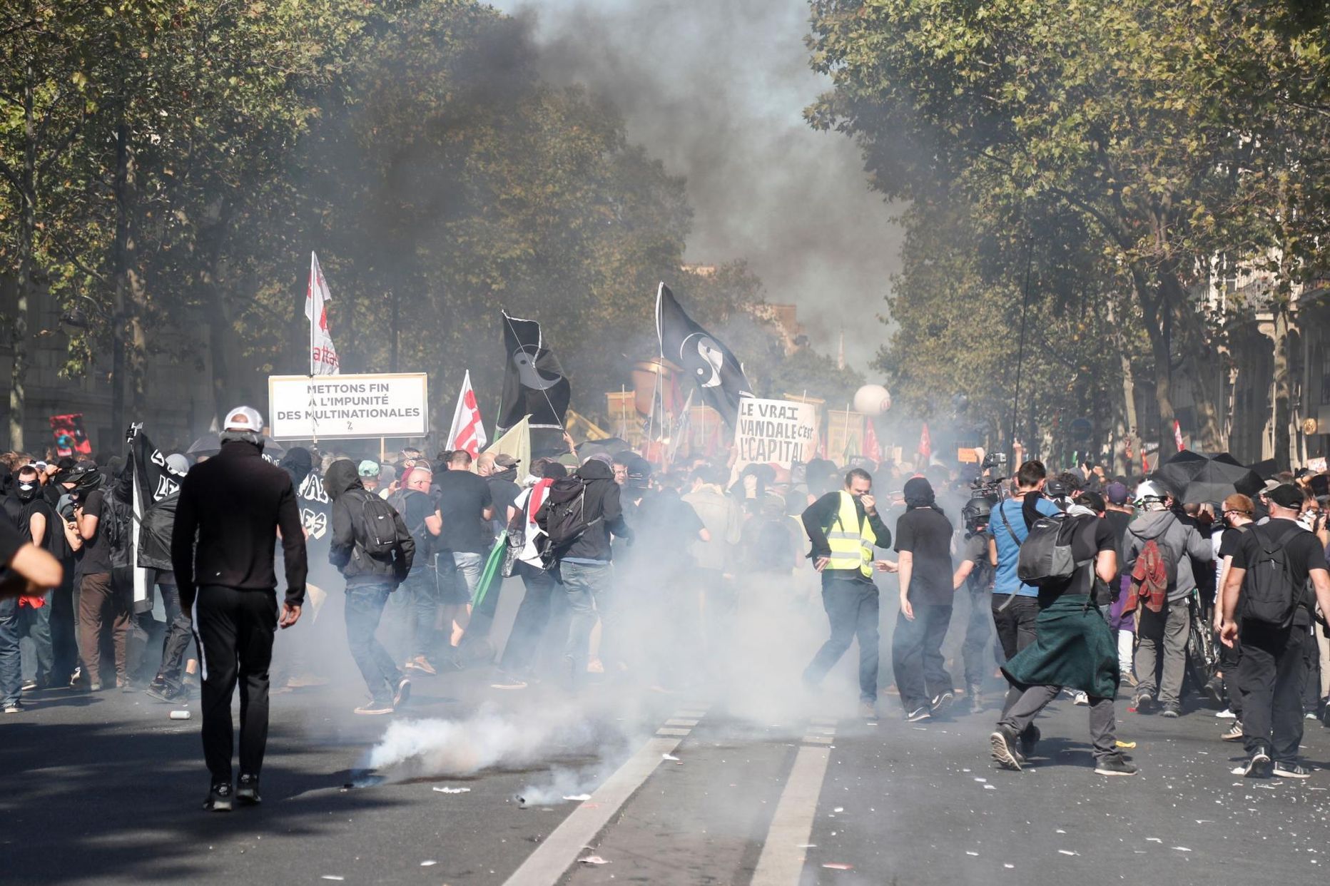 Rahutused kliimamuutuste-teemalisel meeleavaldusel Pariisis