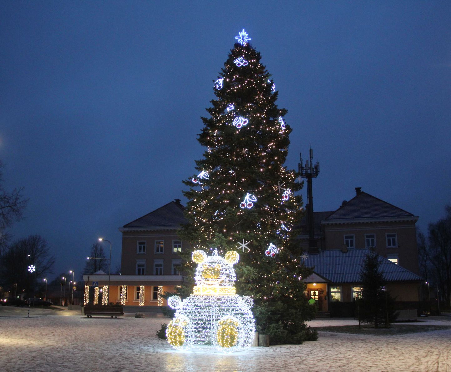 Talvepealinn Otepää 2020. aasta jõulukuusk.