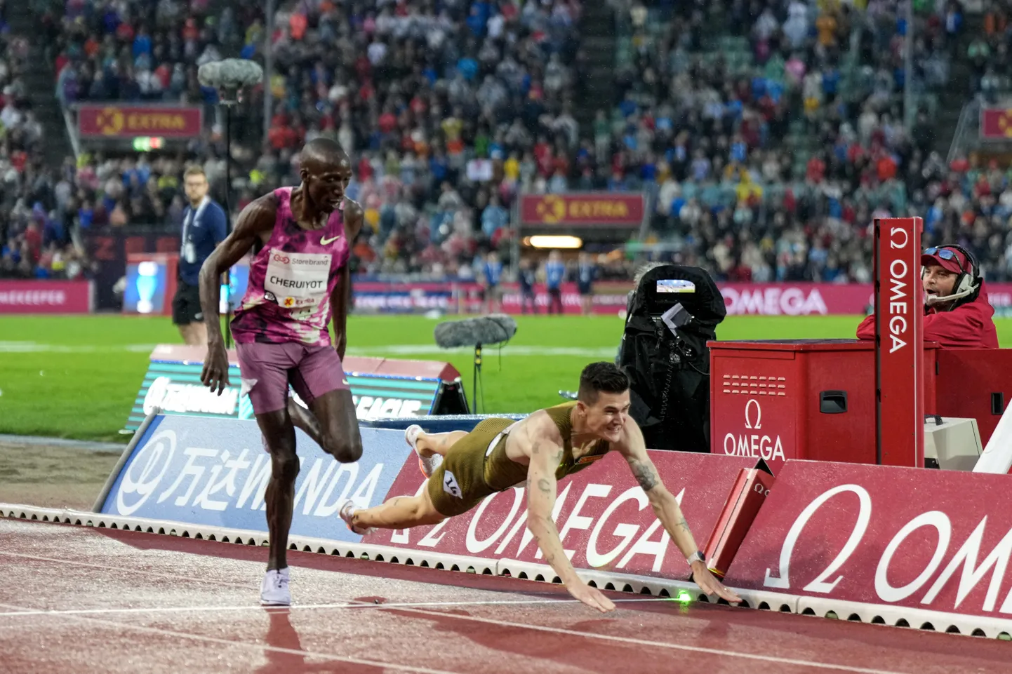Jakob Ingebrigtsen tahtis võitu nii väga, et sukeldus üle finišijoone.