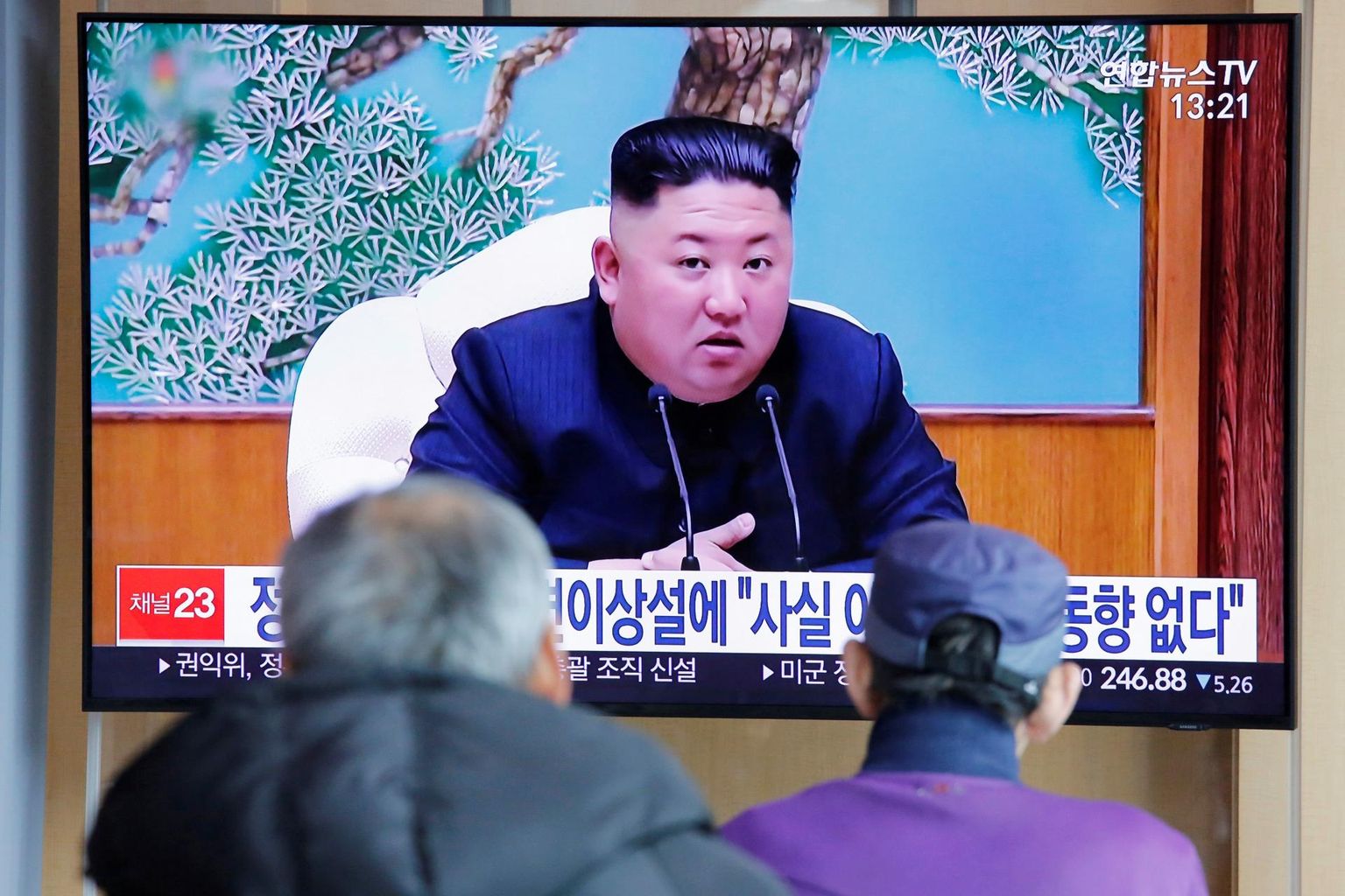 Lõunakorealased vaatamas uudistesaadet Põhja-Korea liidrist Kim Jong-unist, keda pole nähtud alates aprilli keskpaigast alates. 