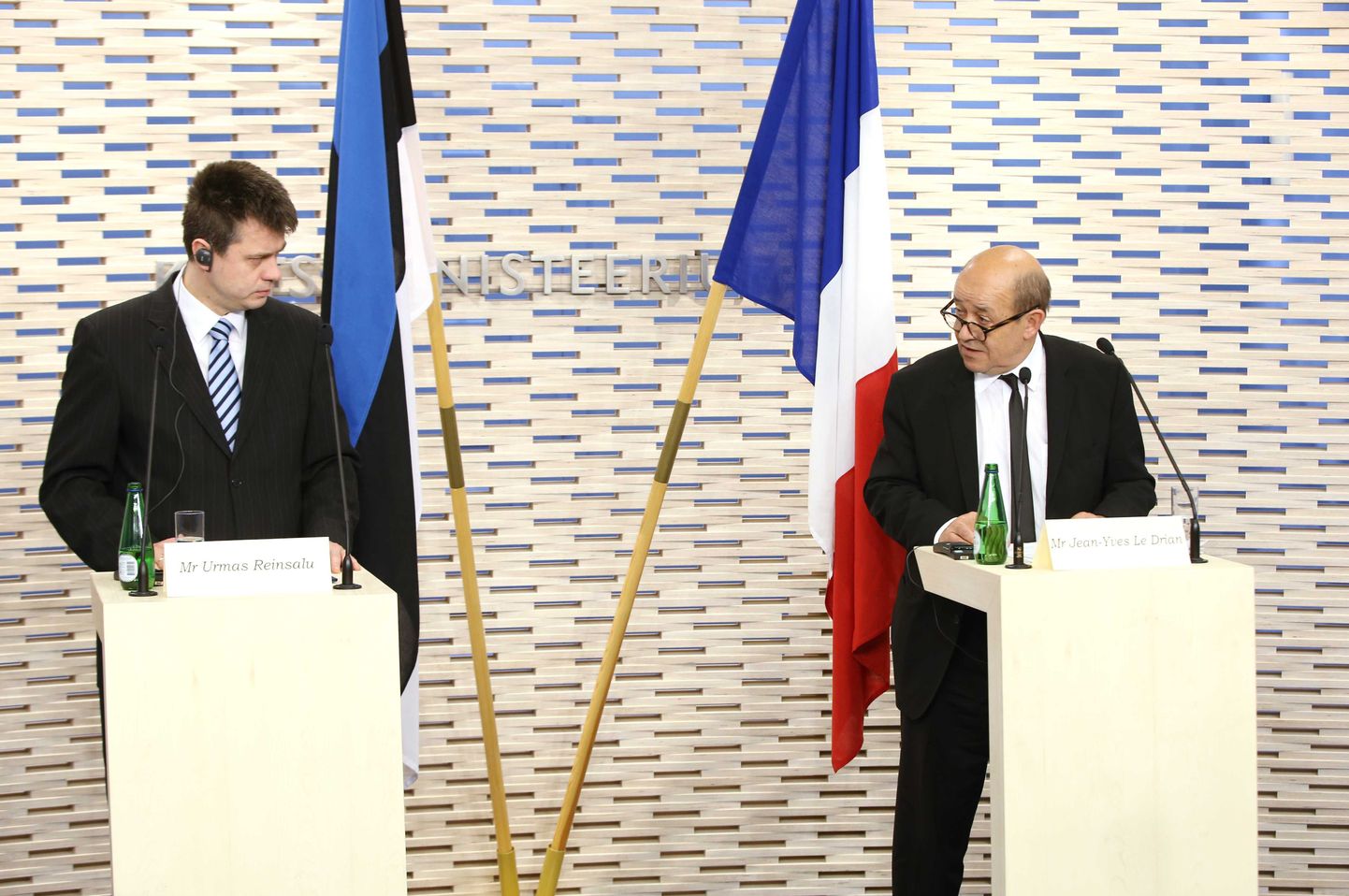 Kaitseminister Urmas Reinsalu ja tema Prantsuse kolleeg Jean-Yves Le Drian täna Tallinnas antud pressikonverentsil.