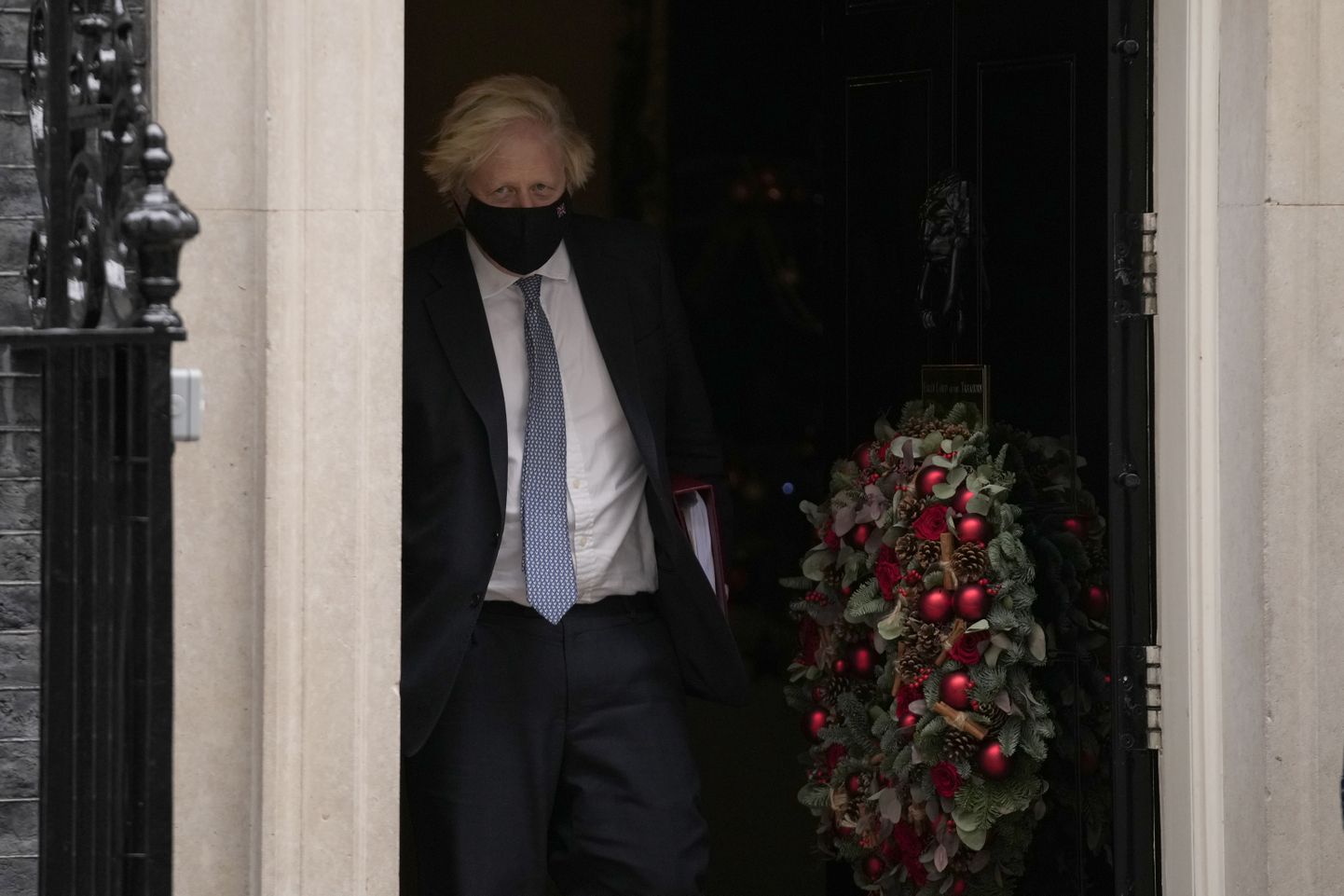 Briti pea minister Boris Johnson lahkumas 8. detsembril oma residentsist Londonis Downing Street 10, et minna parlamenti