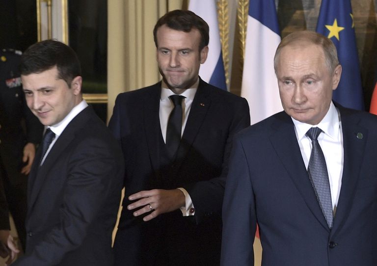 Владимир Зеленский, Эммануэль Макрон и Владимир Путин на встрече в Елисейском дворце в Париже, Франция, 9 декабря 2019 года.