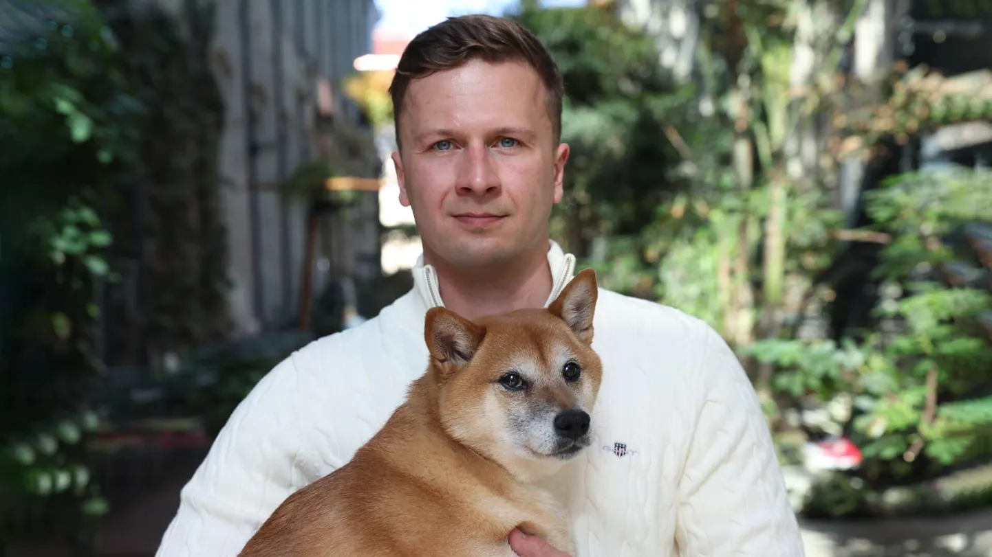 Vootele Päi ja shiba inu Diego.