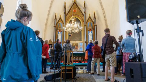 Kirikutornist kalmistuni – Viru-Jaagupi pühakoja lood paelusid kuulajaid