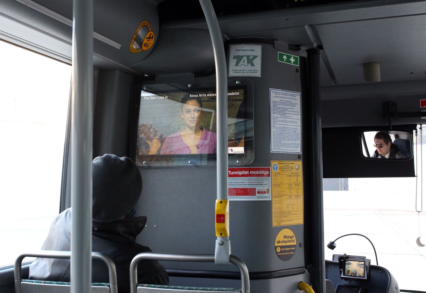 Selle kuu lõpuks paigaldatakse Tallinna liinibussidesse kokku sada ekraani, mis edastavad sõitjatele reklaame, uudiseid ja meelelahutust.