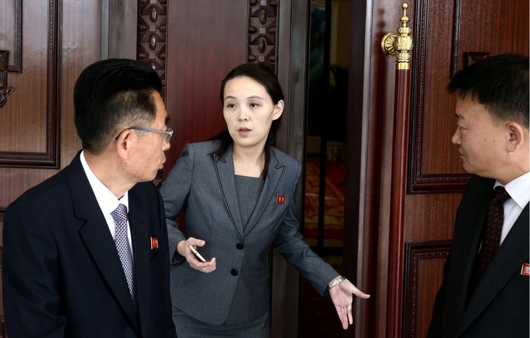 Kim Jong-uni õde Kim Yo-jong (keskel)