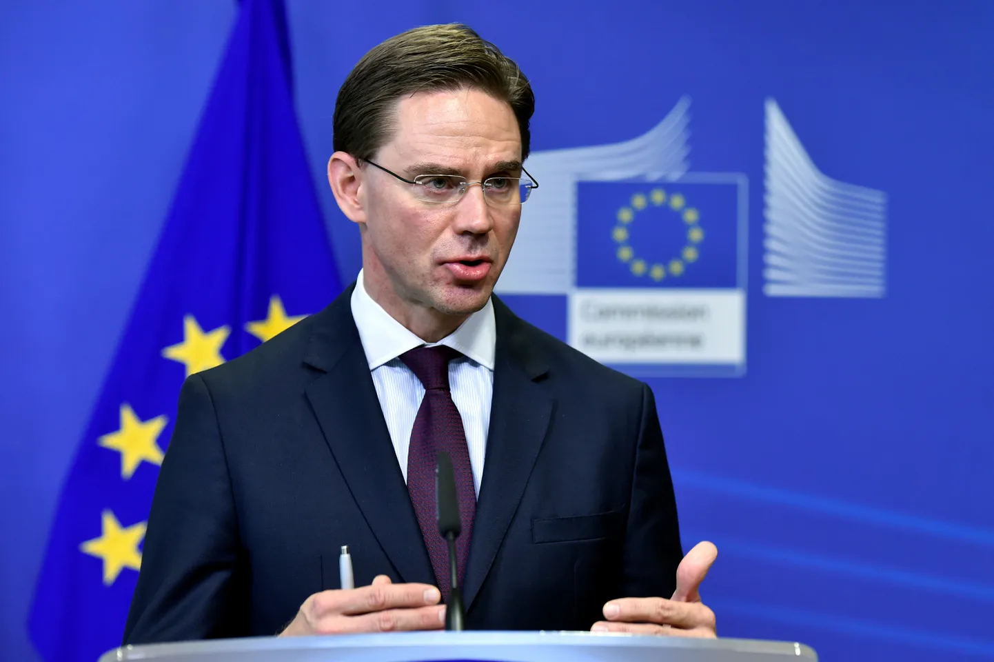 Kuigi Euroopa Komisjoni asepresident Jyrki Katainen on isegi käinud Junckeri plaani jaoks Hiinast investoreid otsimas, soovitab ta sellesse ettevaatlikult suhtuda.