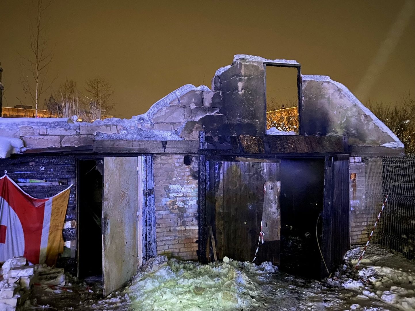 Снова загорелся бывший гараж на участке ранее сгоревшего частного дома на нарвской улице Рохелине.