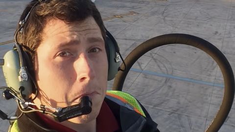 Невероятная история: простой работник аэропорта угнал пассажирский самолет
