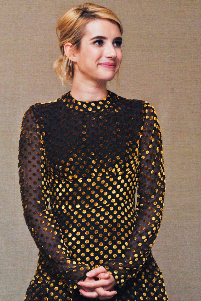 Emma Roberts velveti-täpilises kleidis (Sipa).