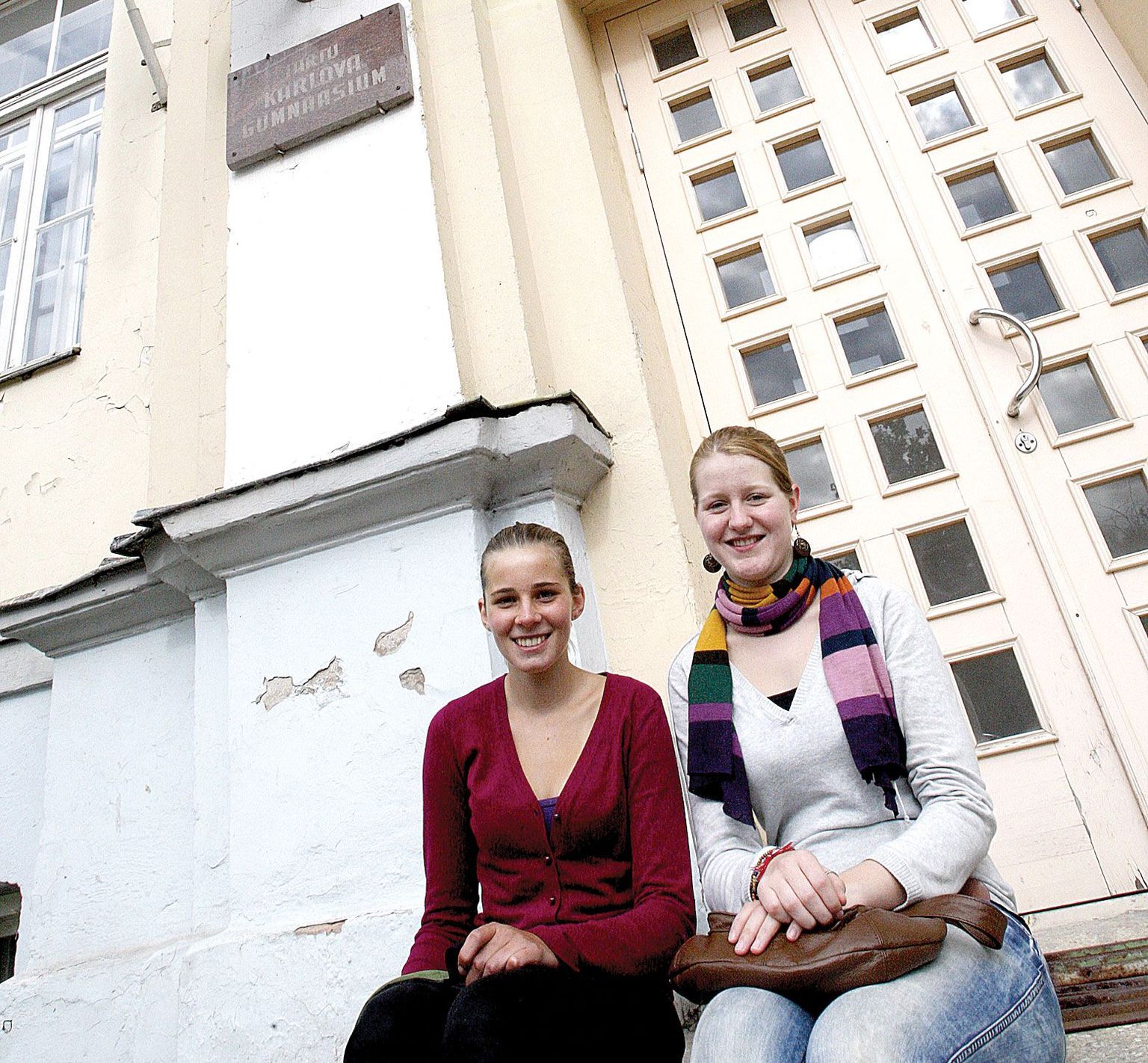 Johanna Ganglbauer Austriast (vasakul) ja Freda Müller Saksamaalt hakkavad tänasest õppima ja sõpru otsima Karlova gümnaasiumis.