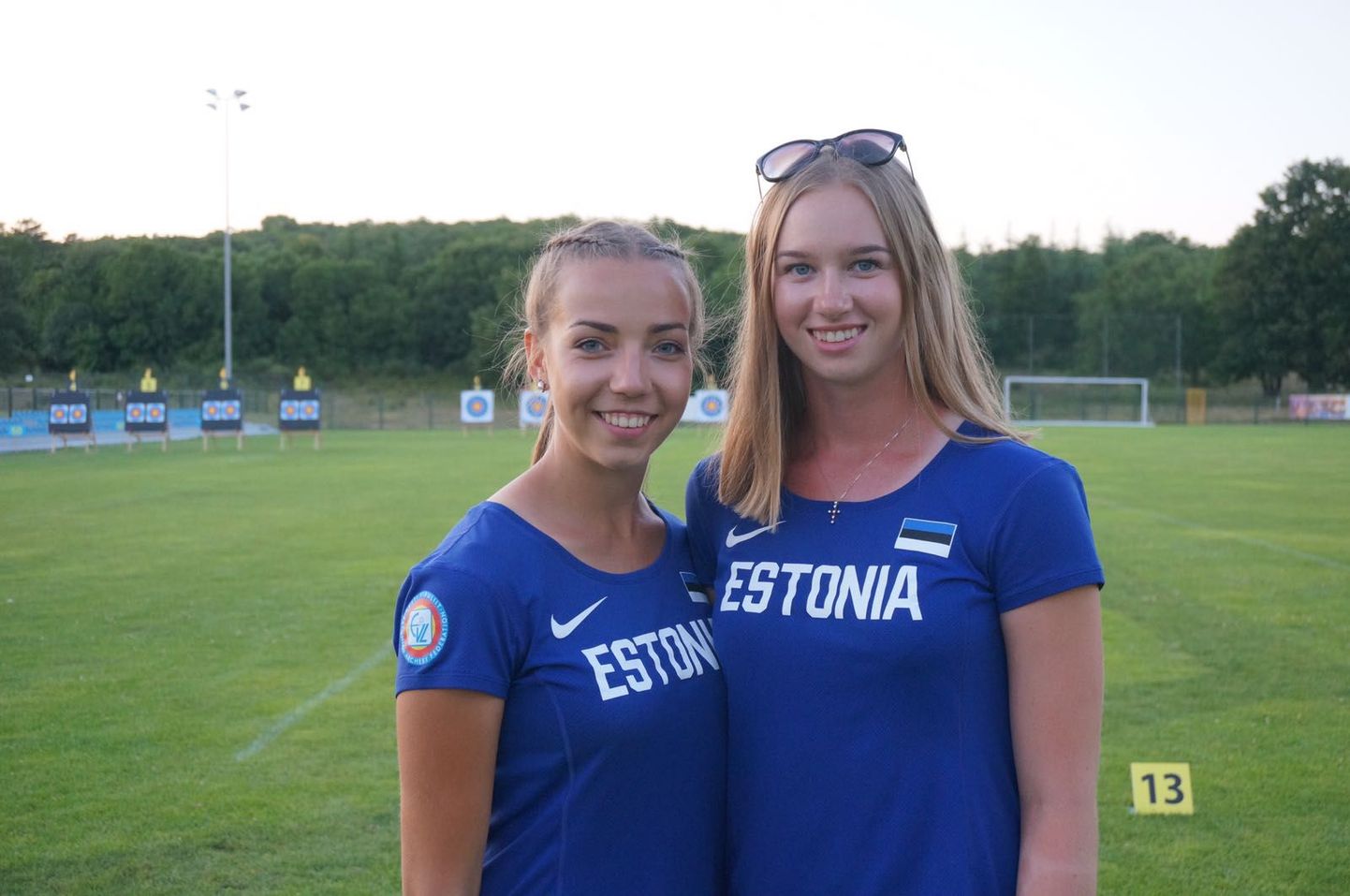 Pildil Tartu valla spordiklubi vibusportlased Emily Hõim (vasakul) ja Alexandra Põllumäe.