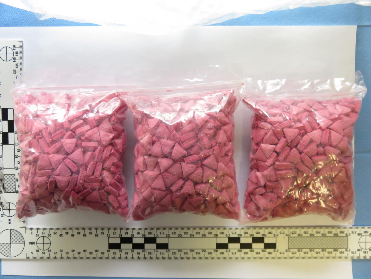 Süüdistuse kohaselt käitlesid mehed vähemalt 43 tabletti ecstasy &#39;t ja 5 grammi amfetamiini. Pilt on illustreeriv.