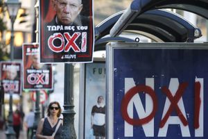Kreeka referendumi plakatid tänaval. Foto: Scanpix