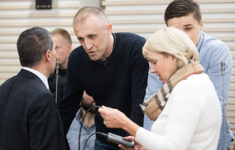Pildil mustas Aleksandr Kozlov, kes oli Kemerovi grupeeringu liidri parem käsi.