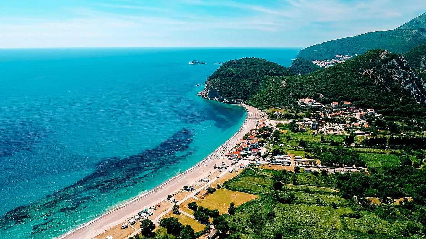 Montenegros on  ilusaid mägesid ja randu (pildil Buljarica rand). Kuid lõpuks tahaks ikkagi koju saada.