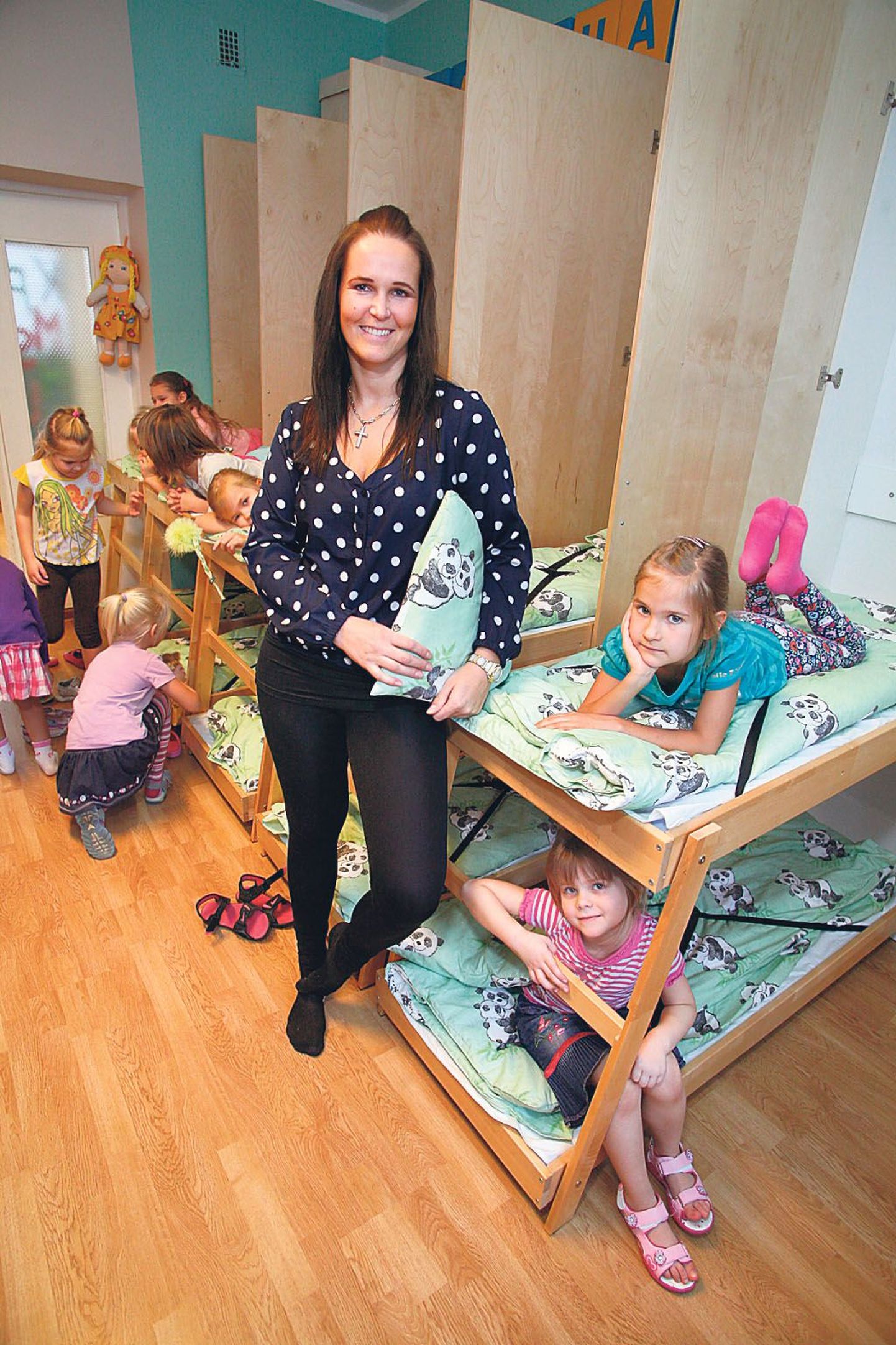 Lastevanemate ja Wendre abiga sai Männipargi lasteaed juba uued voodid ja tekid-padjad.