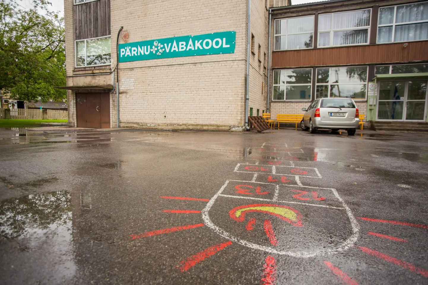 Vabakool alustas tegevust 1997. aastal ühe klassi ja 16 õpilasega. 20 aasta jooksul on sellest kasvanud lapsekesksele rõõmsale arengule suunatud kool, kus on 132 õpilast ja 26 õpetajat-töötajat.