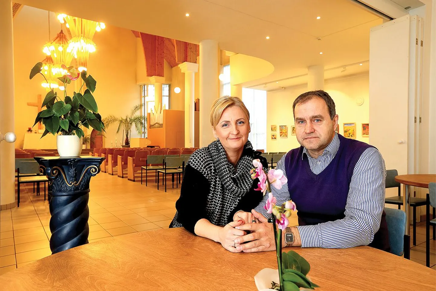 Sirli Reinhaus ja Aksel Kivi loodavad näitusega «Kingitud aeg» ja heategeva müügi korraldamisega teenida raha vähiravifondile Kingitud Elu. «Raha ongi ju aeg, mida raskelt haiged inimesed, keda haigekassa enam ei aita, tollelt fondilt saada võivad,» ütles Aksel Kivi. «See raha ei tohi lõppeda.»